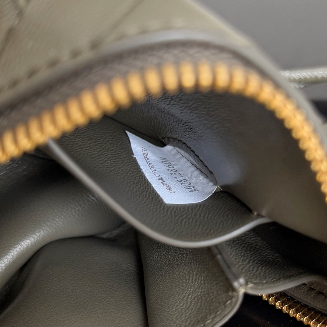 Bottega Veneta 794258 Silver Pouch Bag Edition 3 - detail image 7
