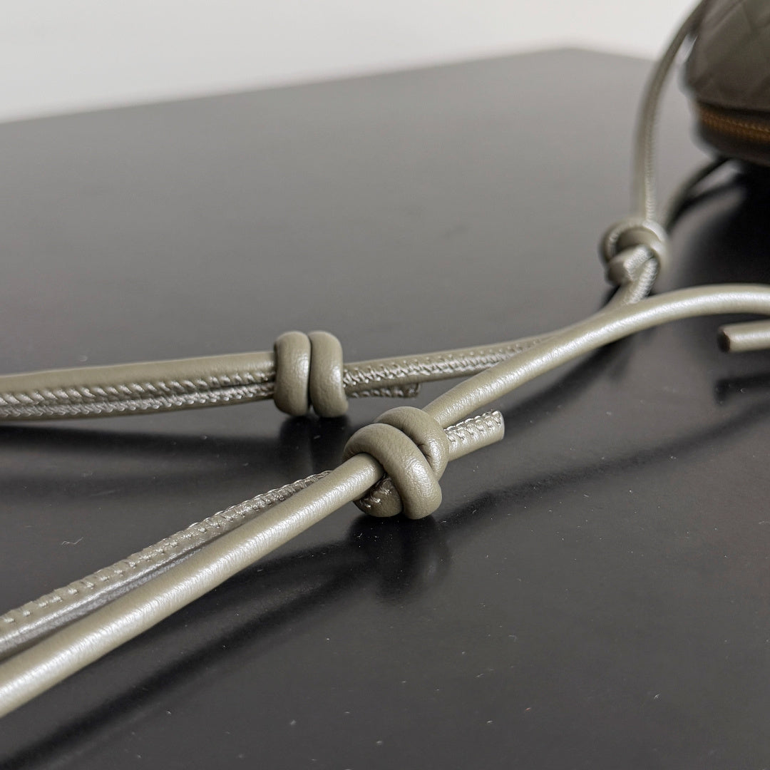 Bottega Veneta 794258 Silver Pouch Bag Edition 3 - detail image 4