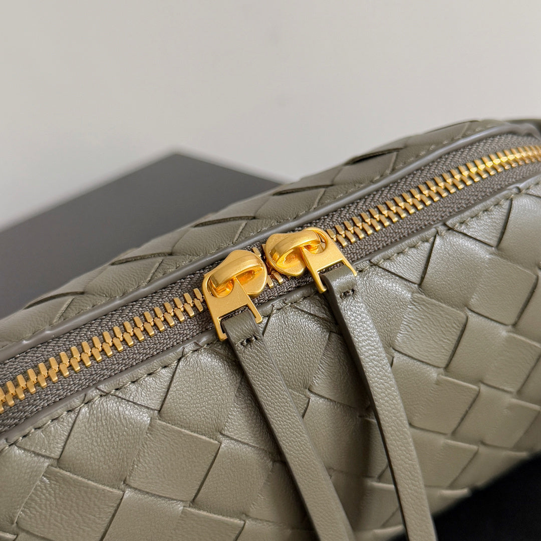 Bottega Veneta 794258 Silver Pouch Bag Edition 3 - detail image 5