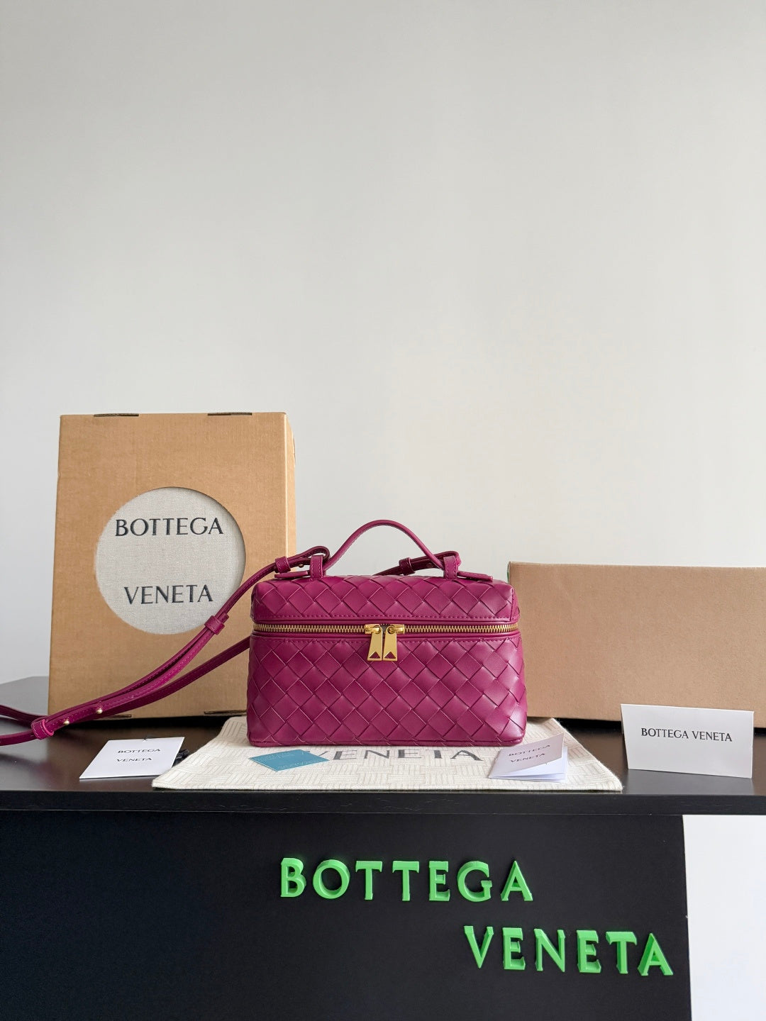 Bottega Veneta Black Designer Handbag Edition 395