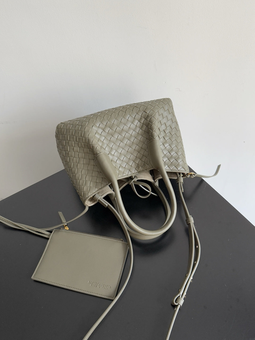 Bottega Veneta 819004 Charcoal Gray Designer Handbag - detail image 4