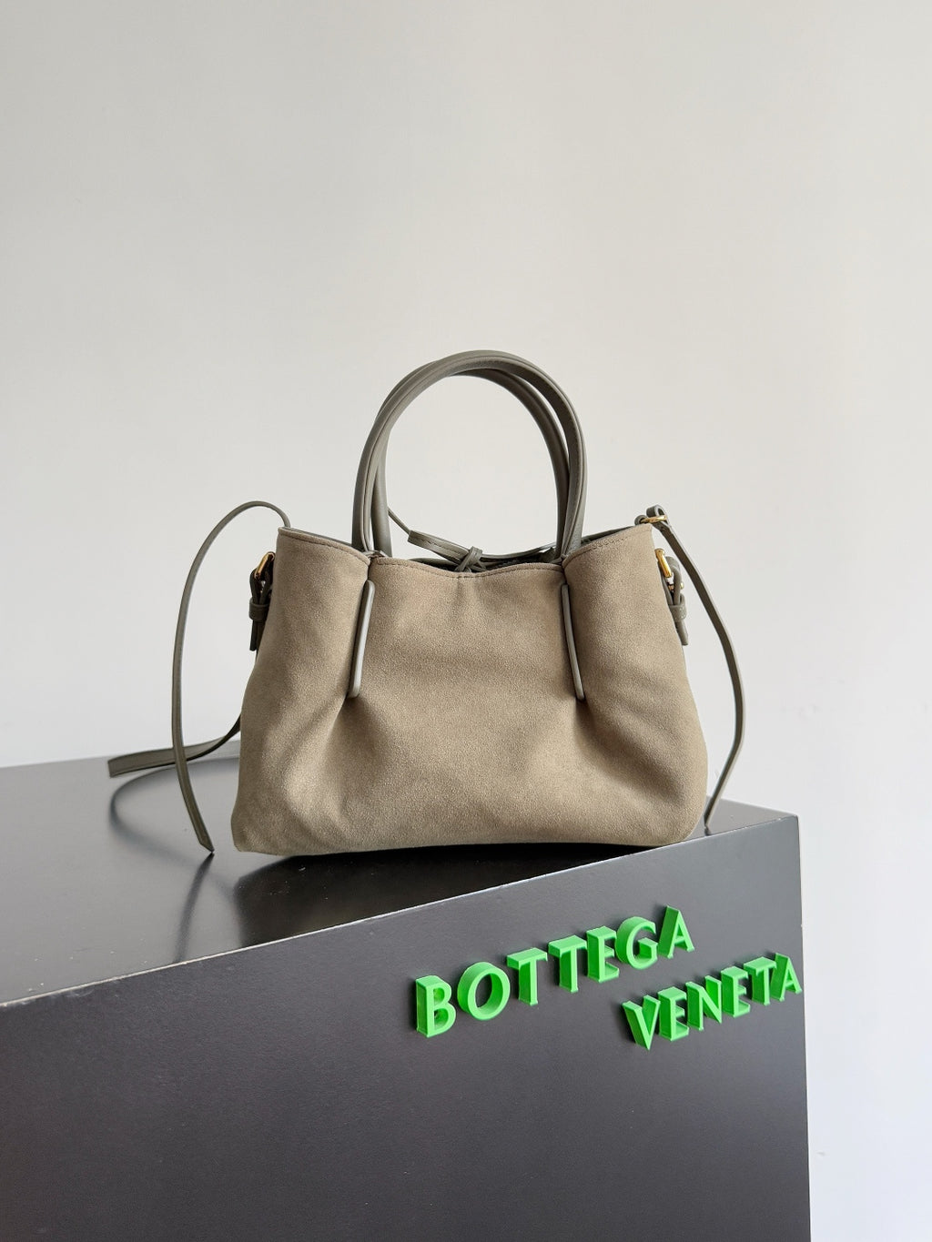 Bottega Veneta 819004 Charcoal Gray Designer Handbag - detail image 7