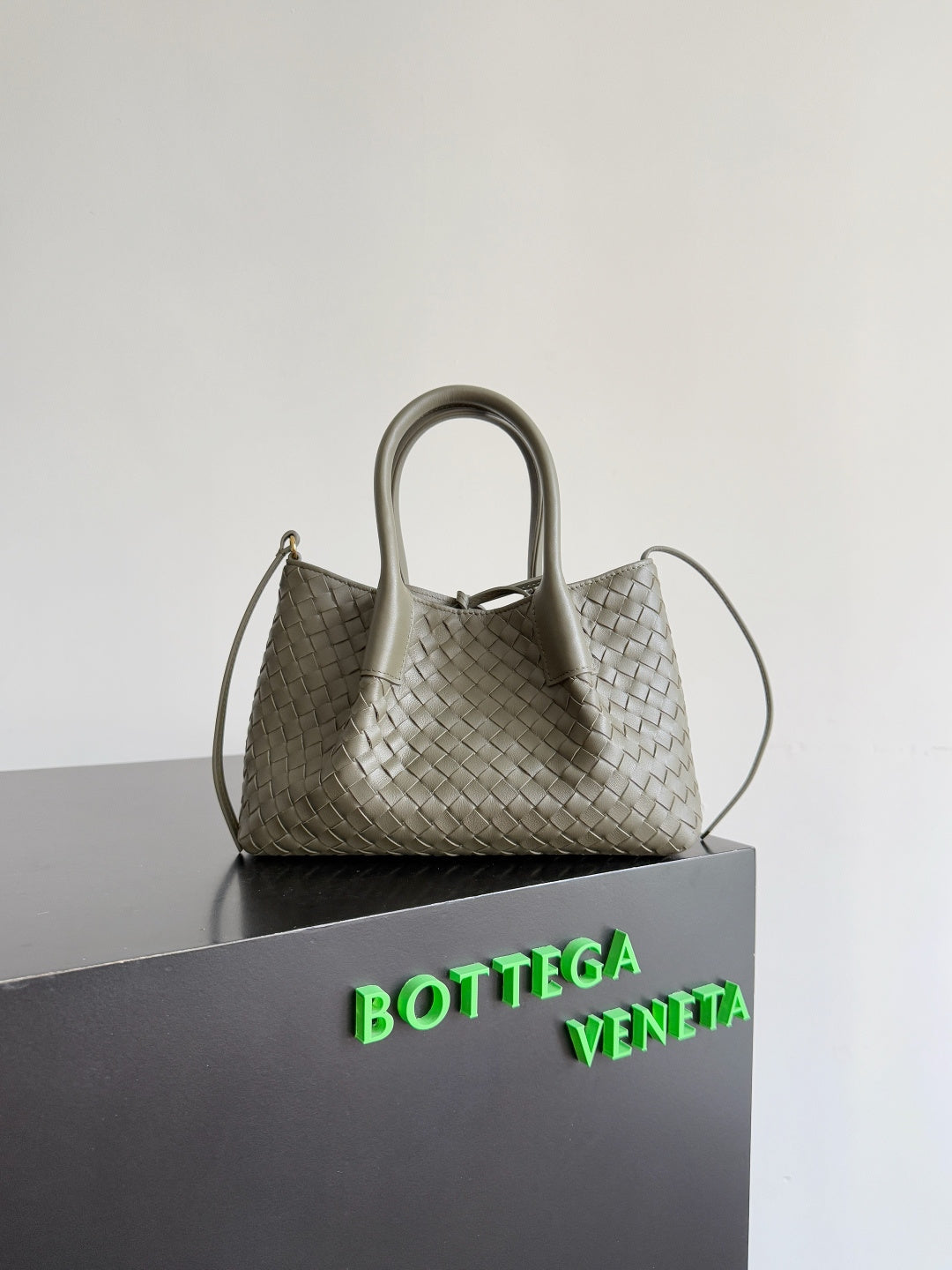 Bottega Veneta 819004 Charcoal Gray Designer Handbag
