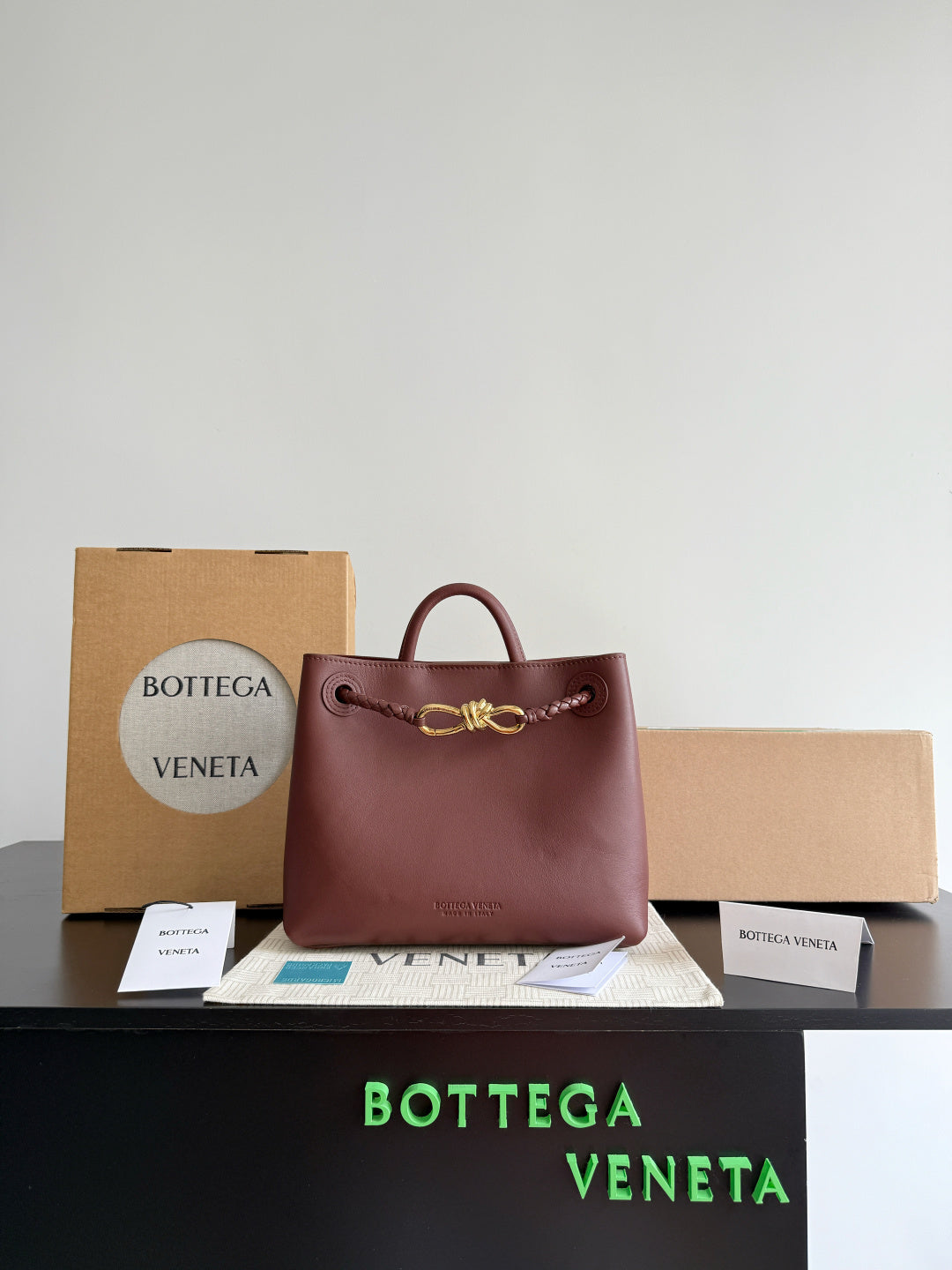 Bottega Veneta Red Designer Handbag Edition 14