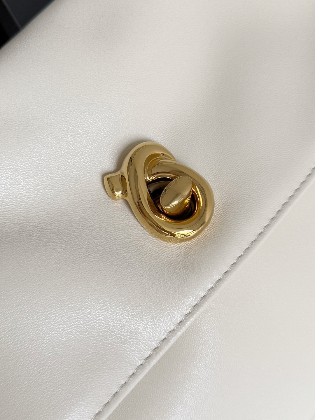 Bottega Veneta 836296 Silver Designer Handbag - detail image 2