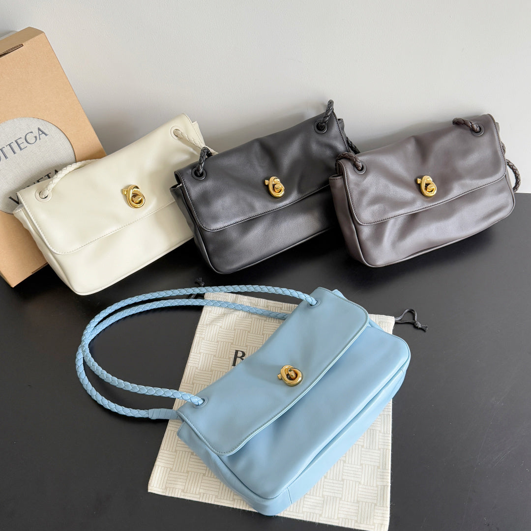 Bottega Veneta Black Designer Handbag Edition 530 - detail image 2