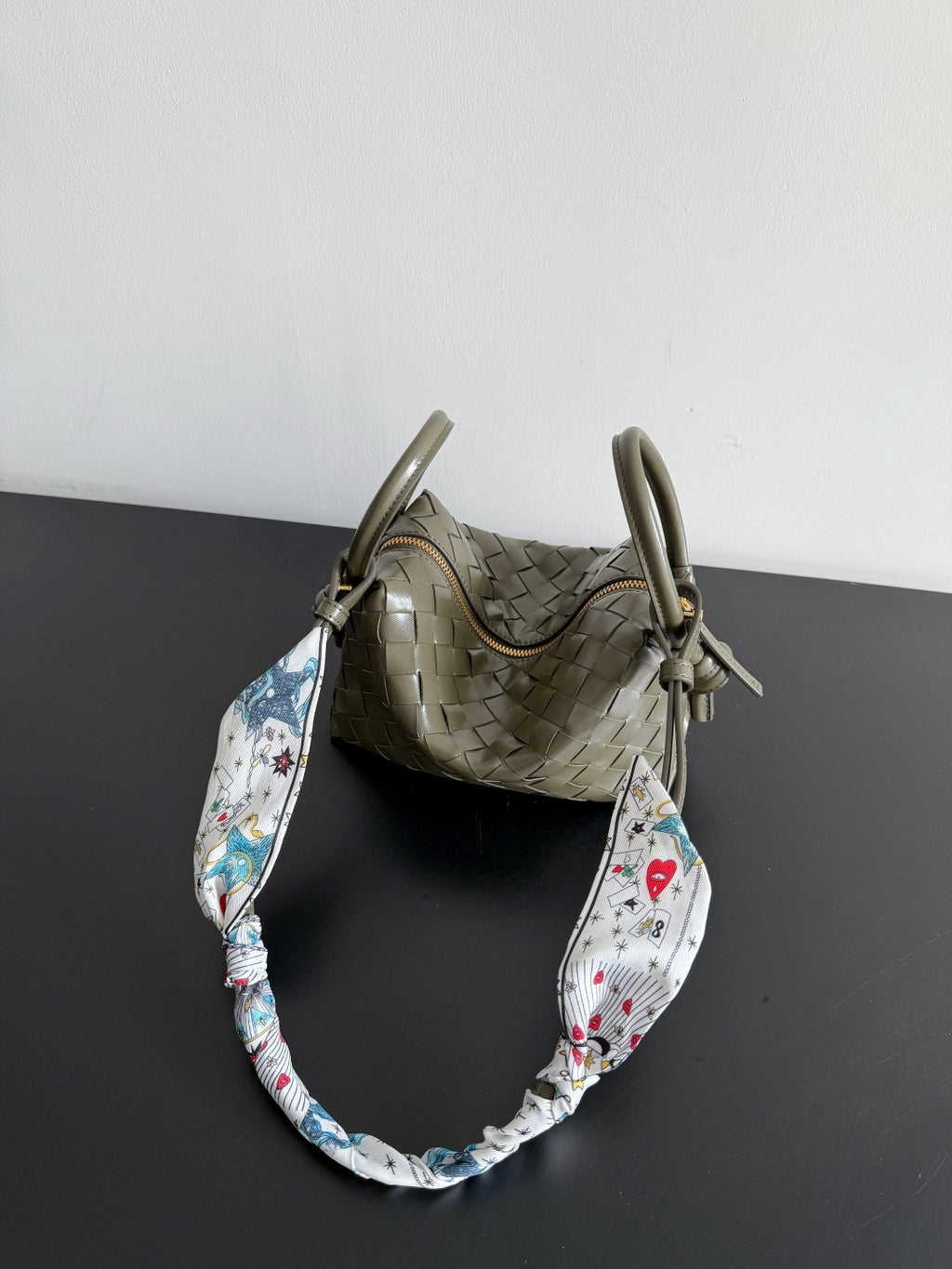 Bottega Veneta Black Designer Handbag Edition 565 - detail image 4