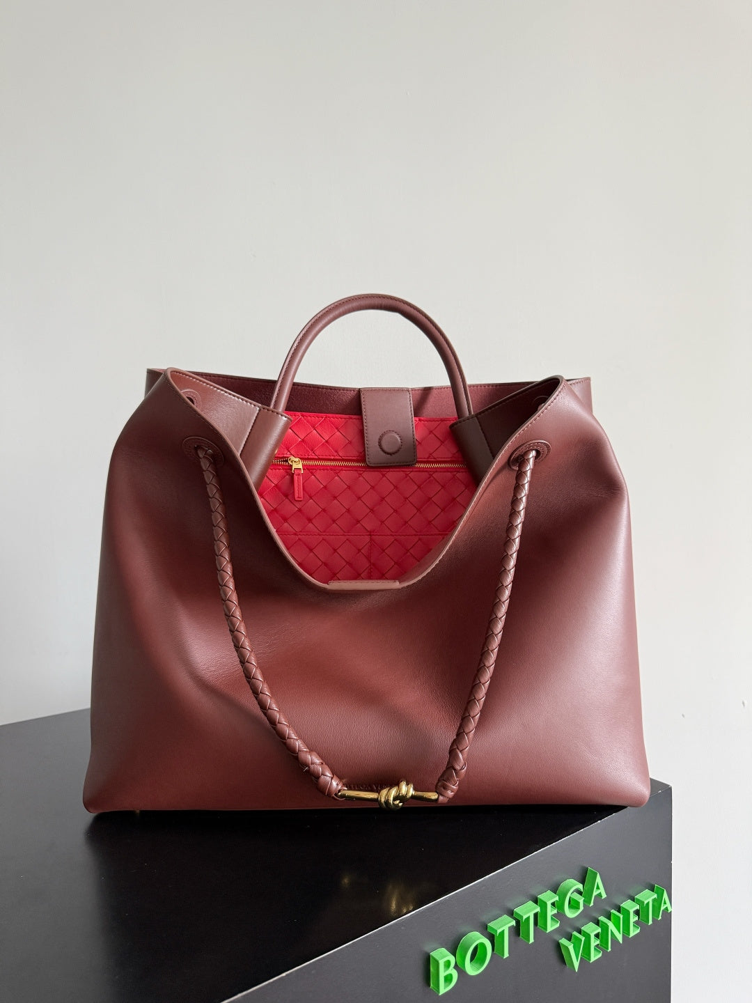 Bottega Veneta 806010 Red Hobo Bag - detail image 9