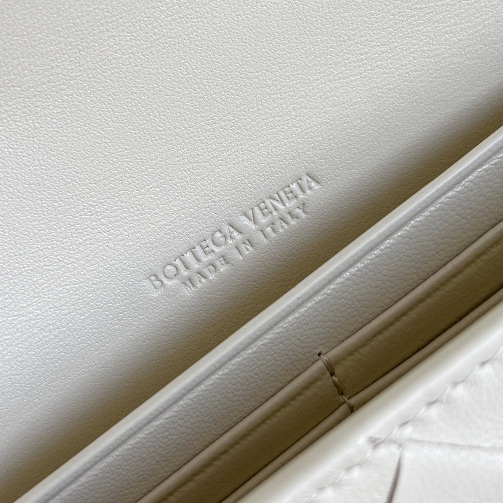 Bottega Veneta 836810 Silver Clutch Bag Edition 2 - detail image 7