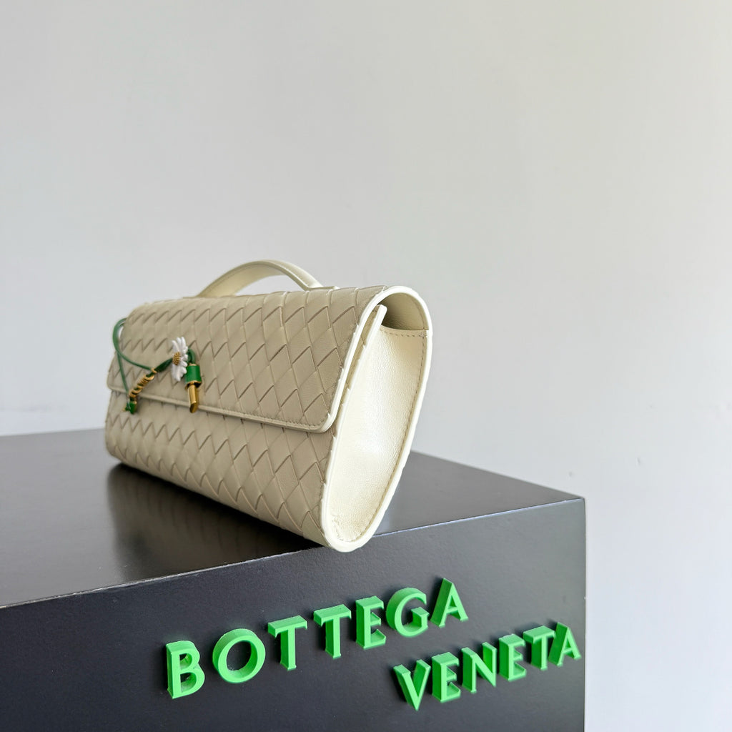Bottega Veneta 836810 Silver Clutch Bag Edition 2 - detail image 3