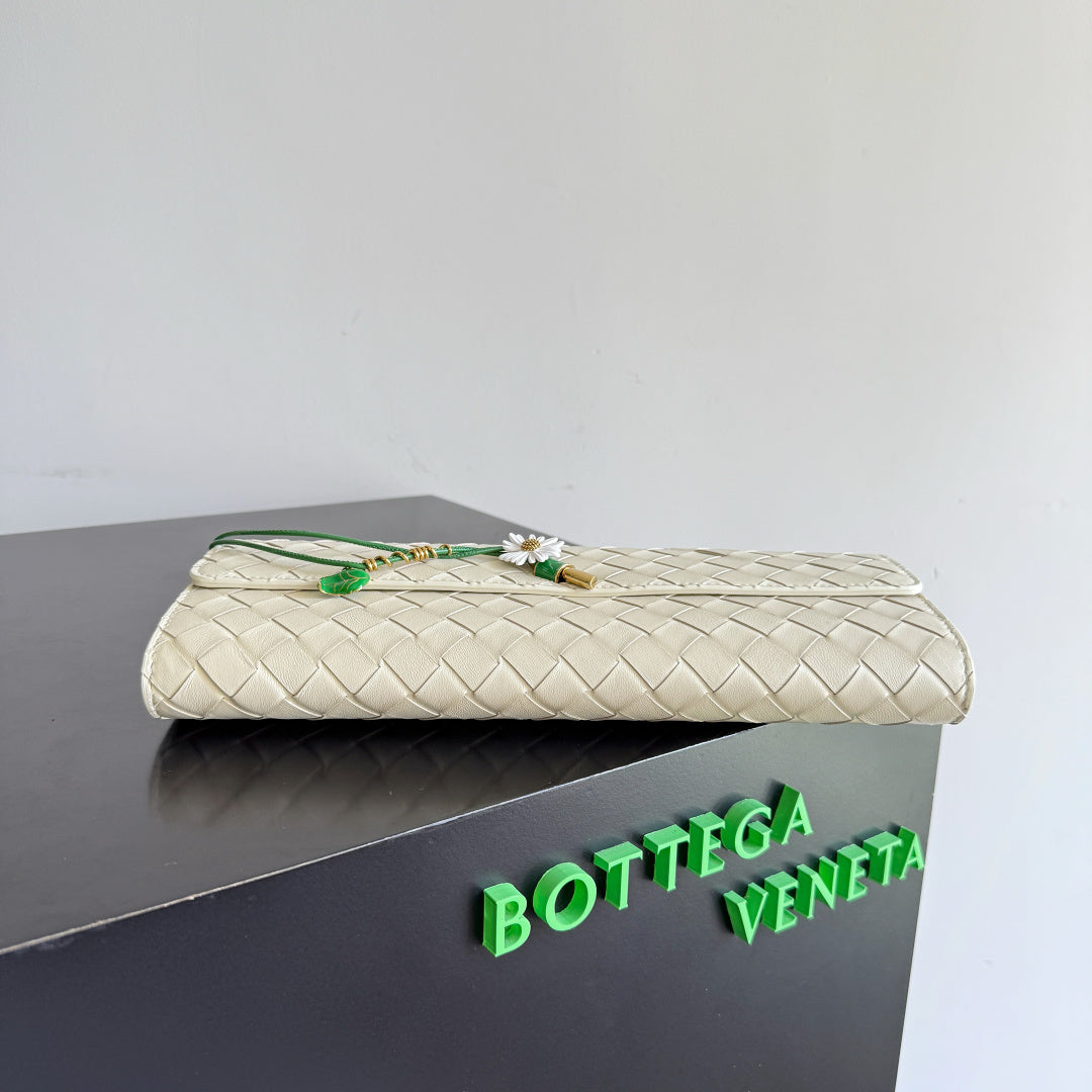 Bottega Veneta 836810 Silver Clutch Bag Edition 2 - detail image 5