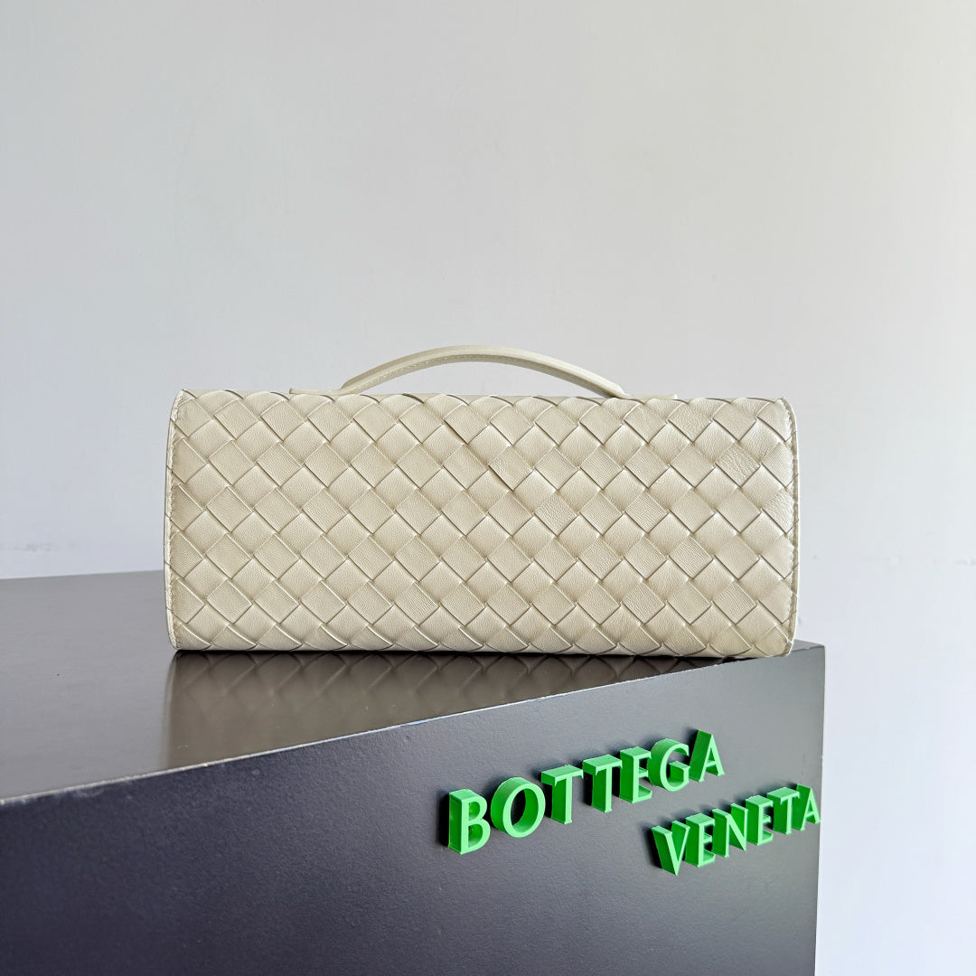 Bottega Veneta 836810 Silver Clutch Bag Edition 2 - detail image 2