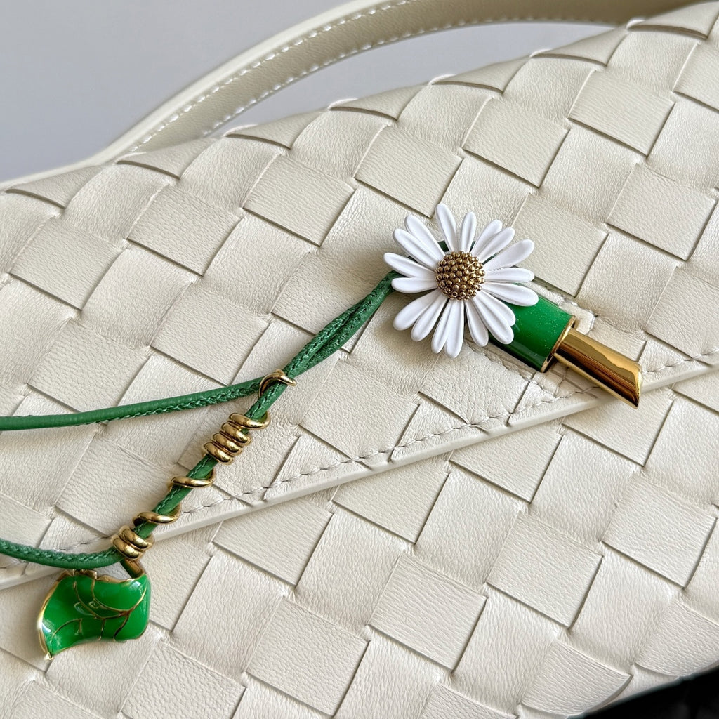 Bottega Veneta 836810 Silver Clutch Bag Edition 2 - detail image 4
