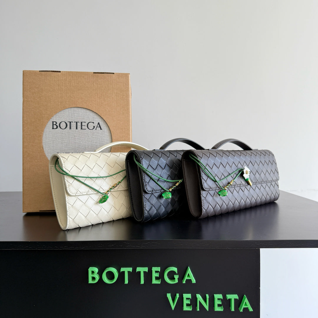 Bottega Veneta Black Designer Handbag Edition 575 - detail image 4