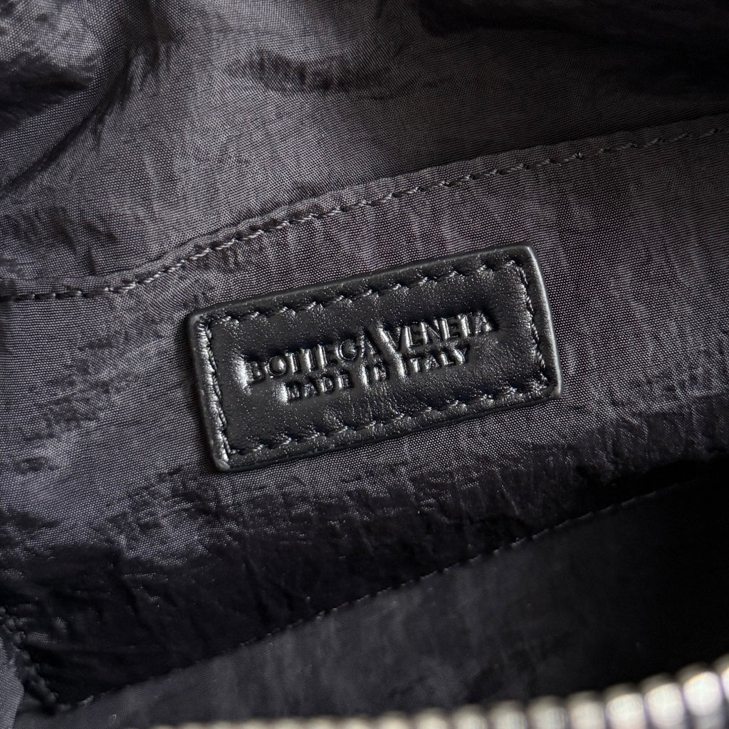 Bottega Veneta 806369 Black Designer Handbag - detail image 7