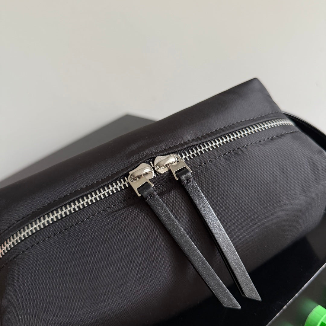 Bottega Veneta 806369 Black Designer Handbag - detail image 4