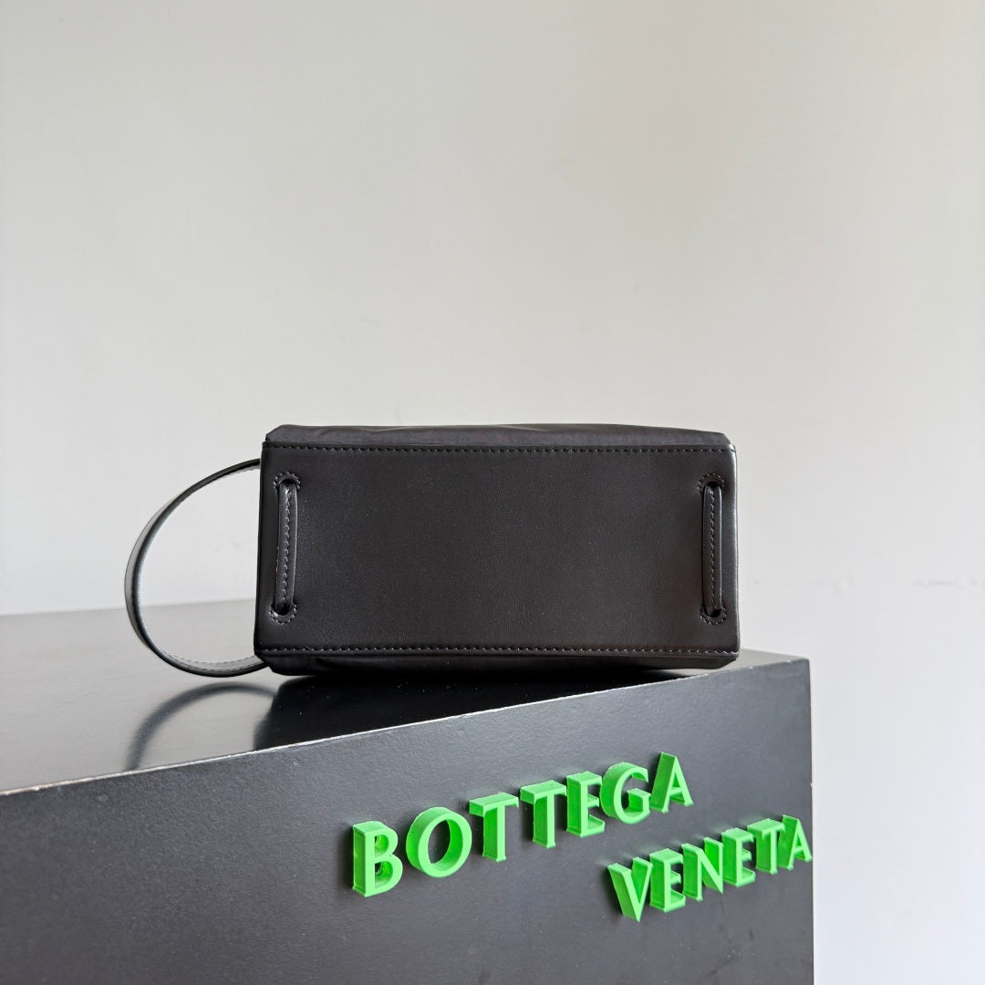 Bottega Veneta 806369 Black Designer Handbag - detail image 5