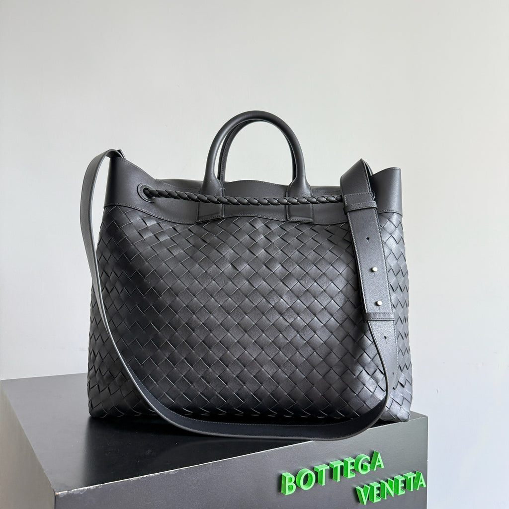 Bottega Veneta 827066 Black Designer Handbag - detail image 2