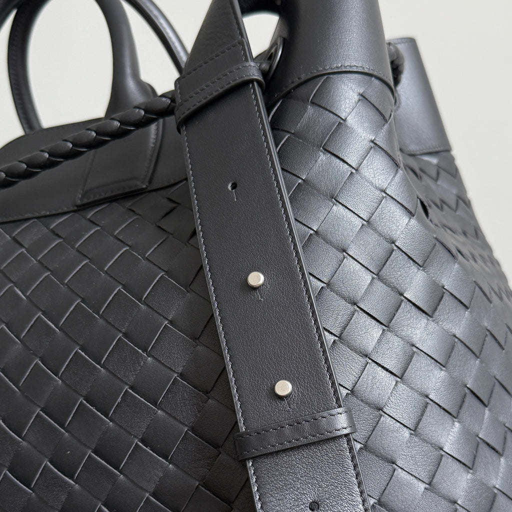 Bottega Veneta 827066 Black Designer Handbag - detail image 3