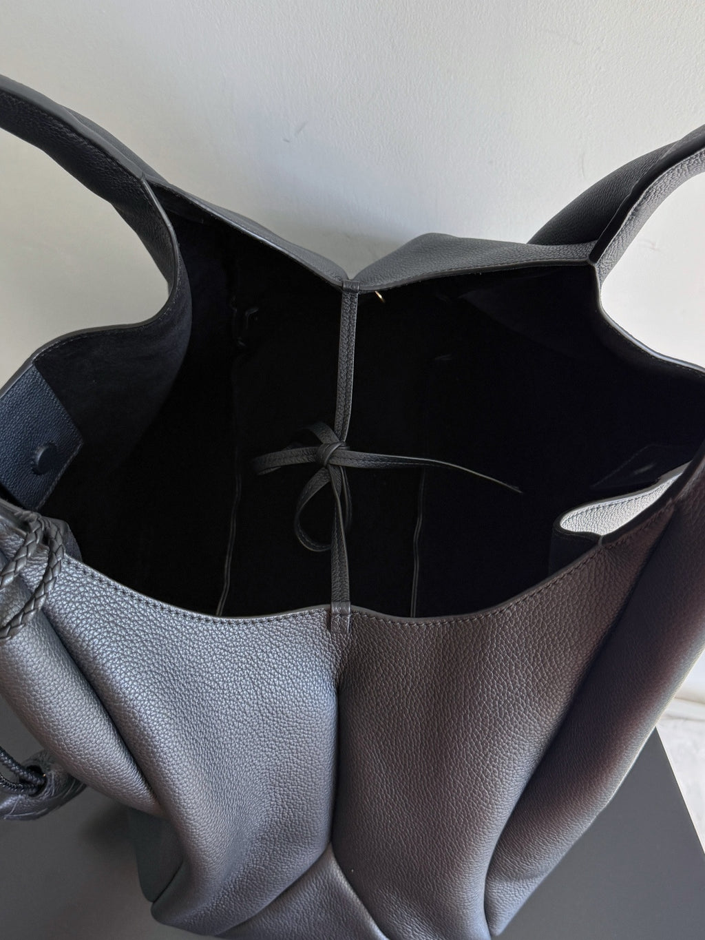 Bottega Veneta 844251 Black Designer Handbag - detail image 9
