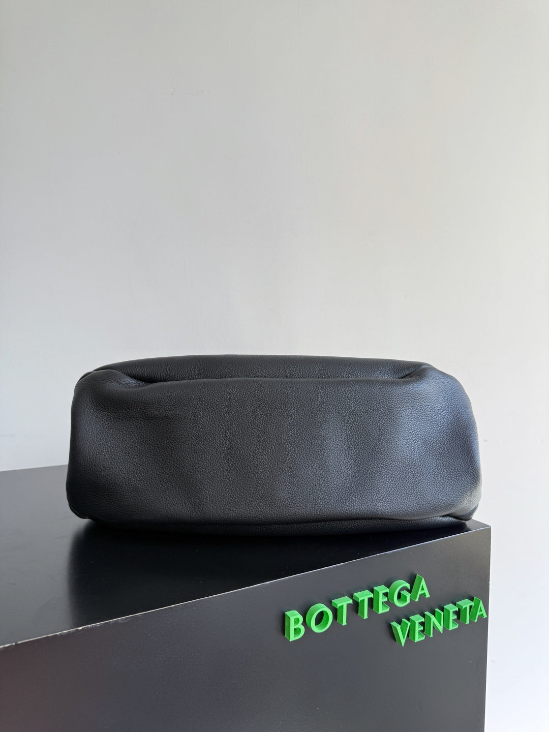Bottega Veneta 844251 Black Designer Handbag - detail image 4