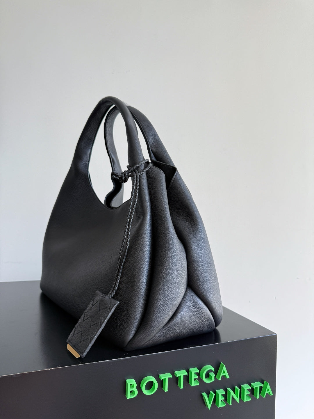 Bottega Veneta 844251 Black Designer Handbag - detail image 2