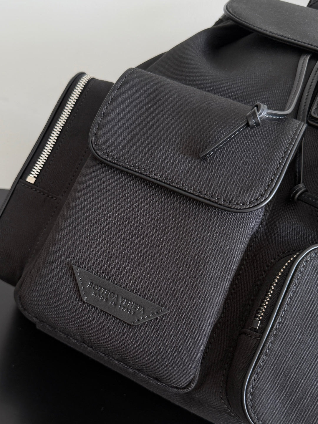 Bottega Veneta 837377 Black Designer Handbag - detail image 8