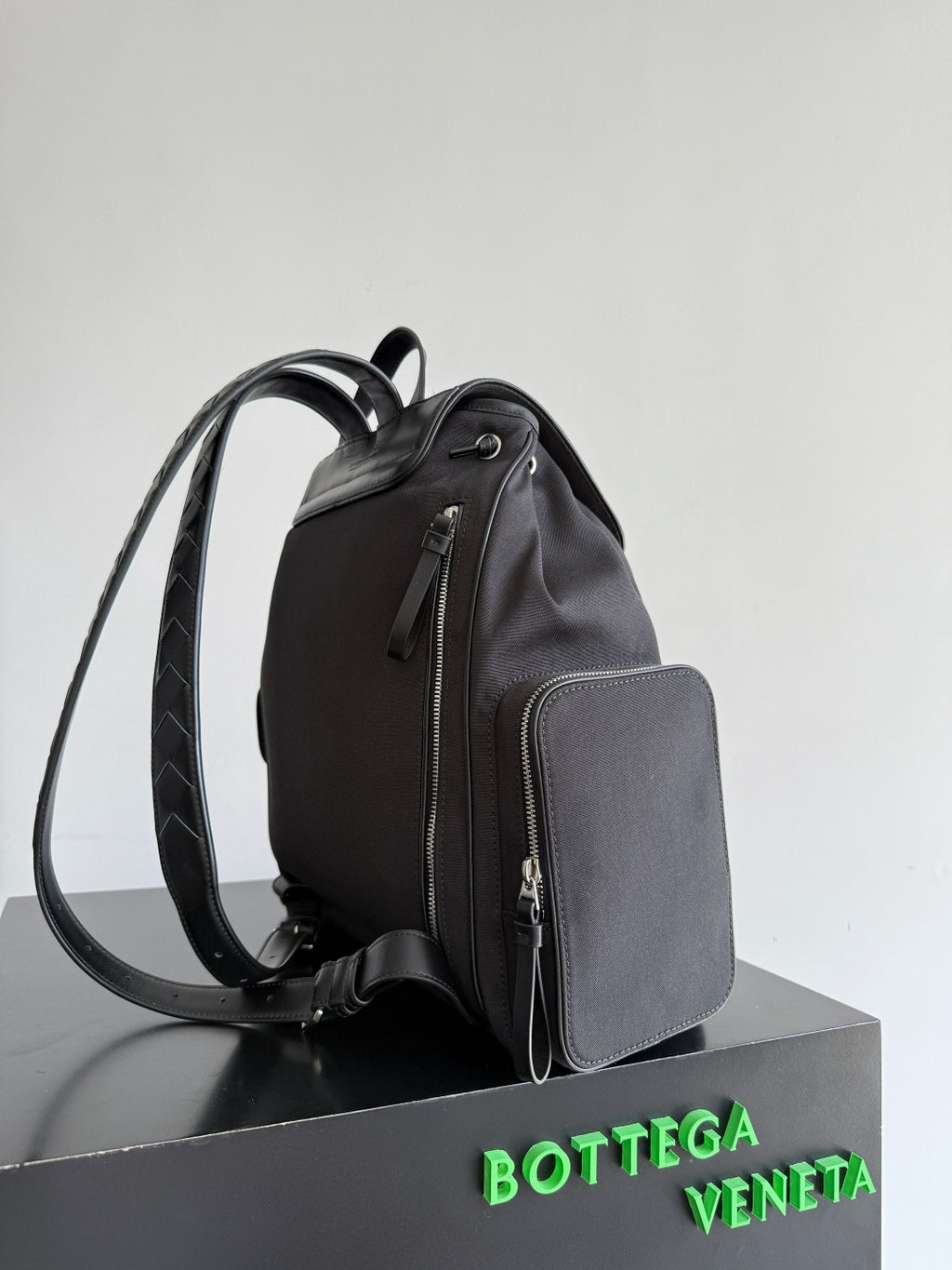 Bottega Veneta 837377 Black Designer Handbag - detail image 4