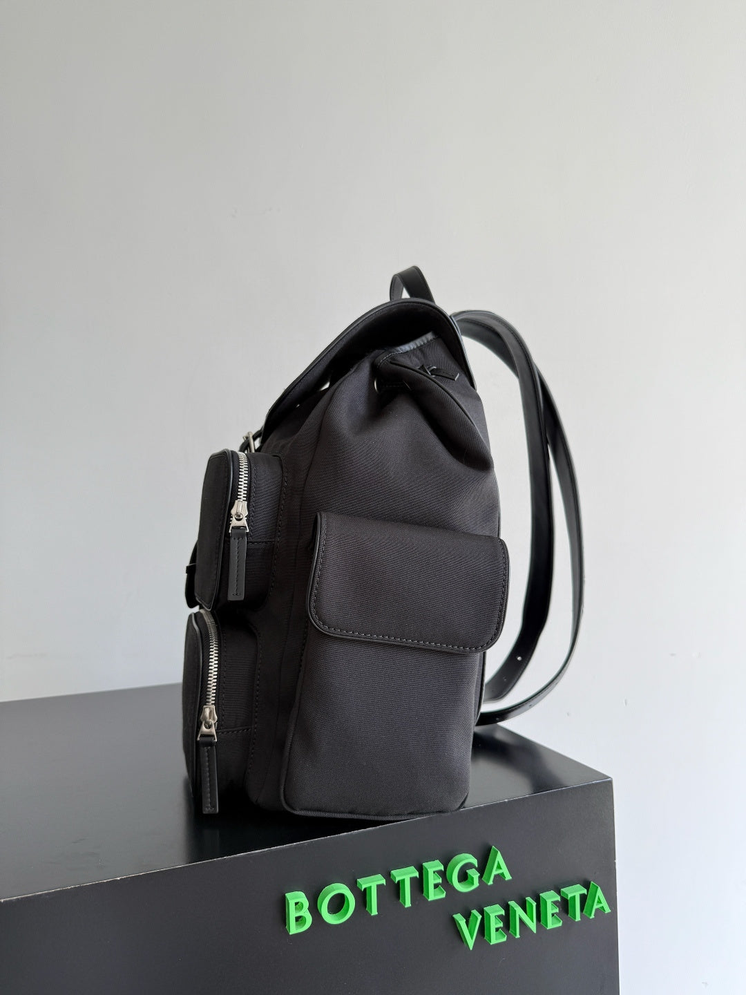 Bottega Veneta 837377 Black Designer Handbag - detail image 3