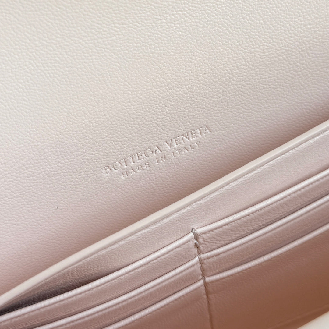 Bottega Veneta 836810 Silver Clutch Bag - detail image 7