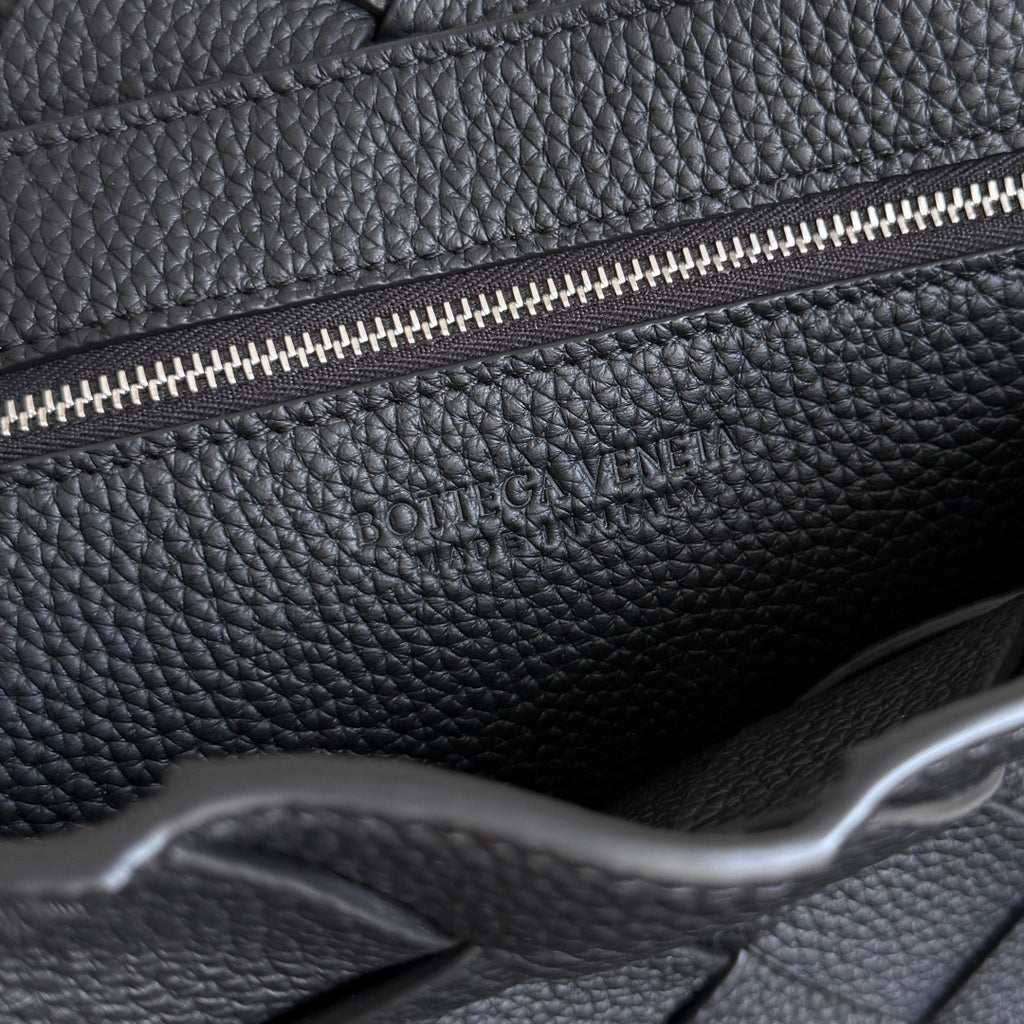 Bottega Veneta 815796 Black Designer Handbag Edition 2 - detail image 6