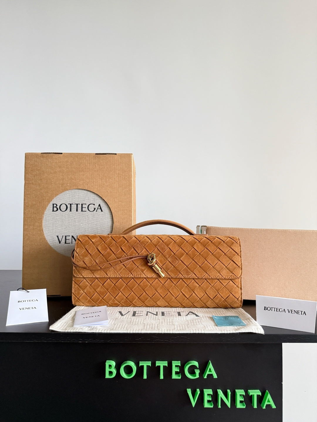 Bottega Veneta Orange Designer Handbag Edition 39