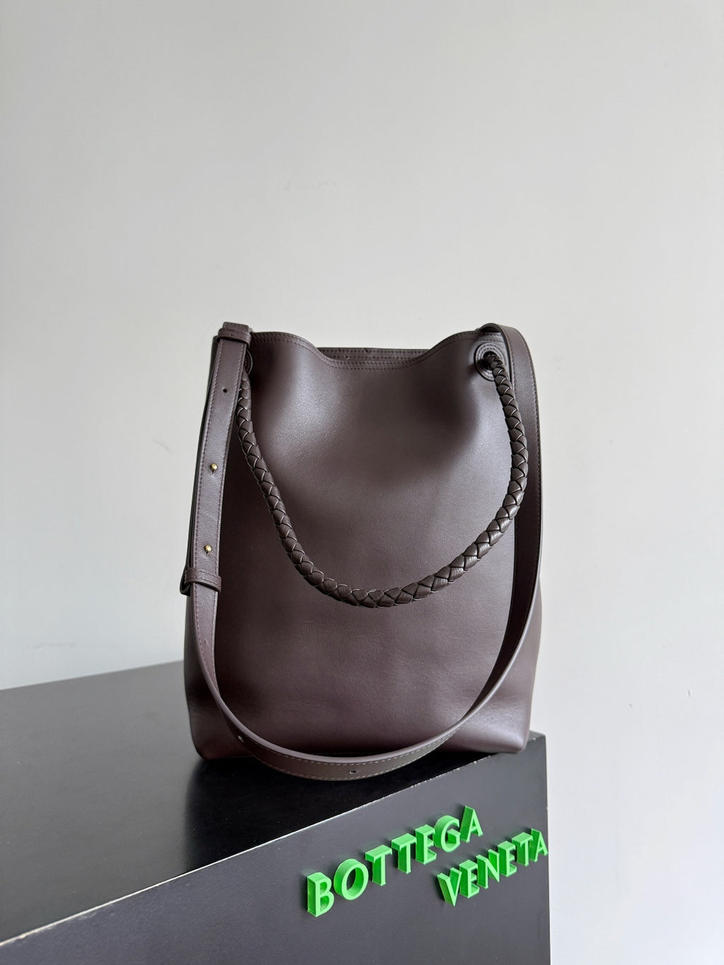 Bottega Veneta 844169 Black Bucket Bag - detail image 3