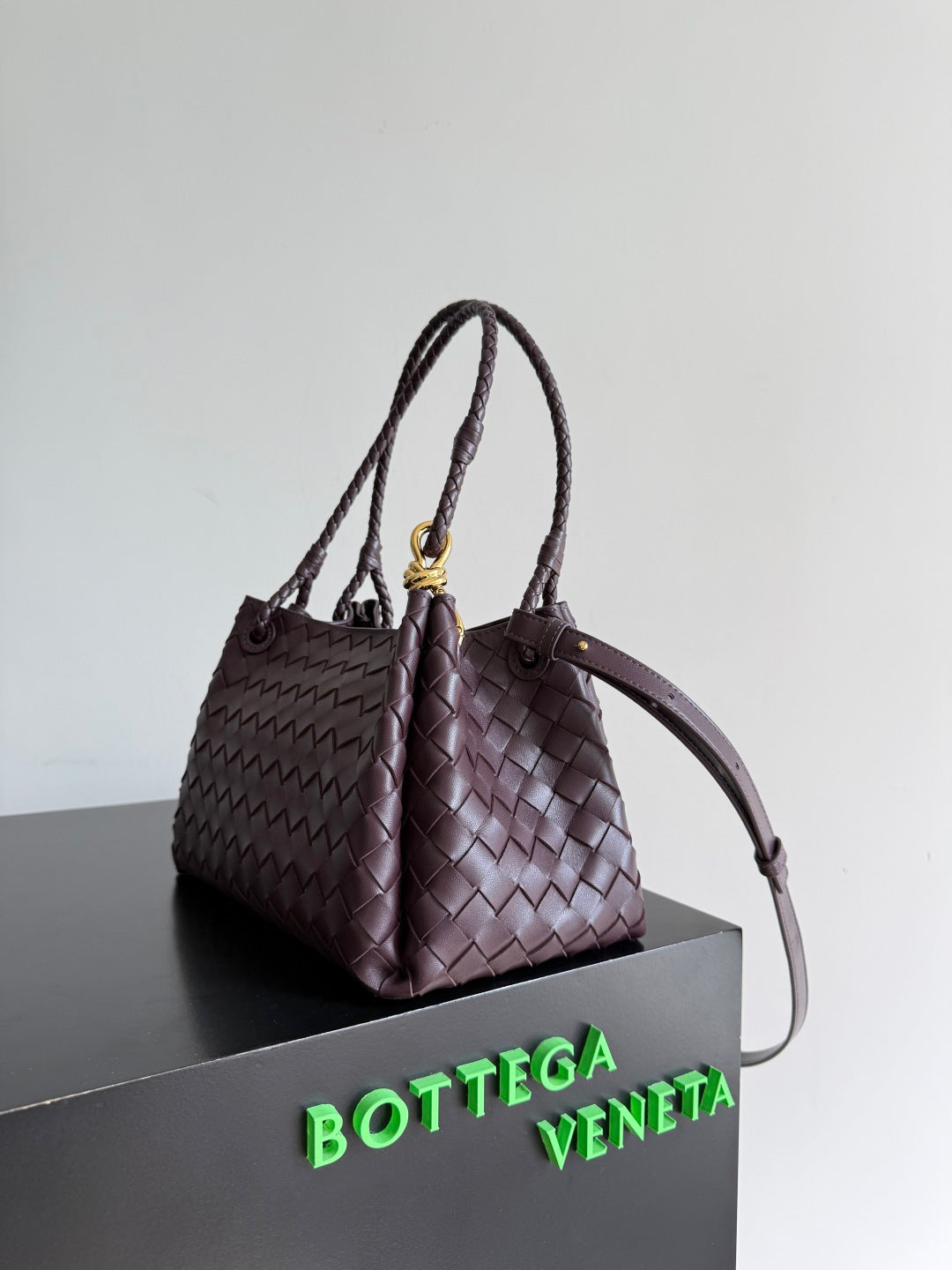 Bottega Veneta 835921 Black Designer Handbag Edition 3 - detail image 2