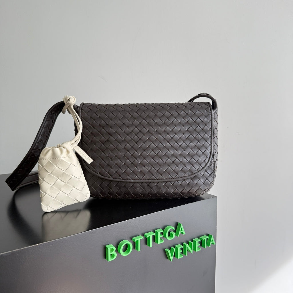 Bottega Veneta Black Designer Wallet Edition 33