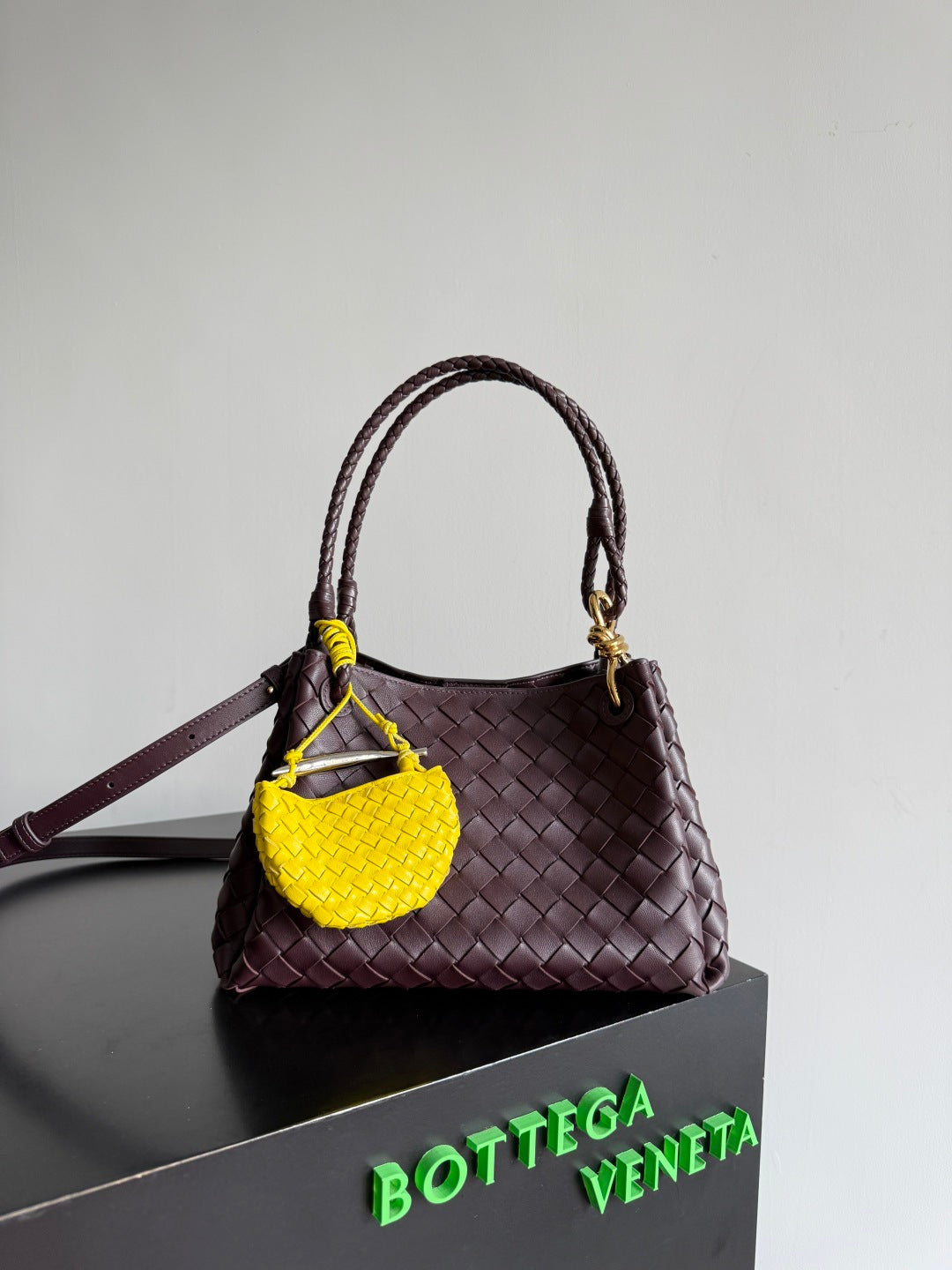 Bottega Veneta Black Designer Handbag Edition 403