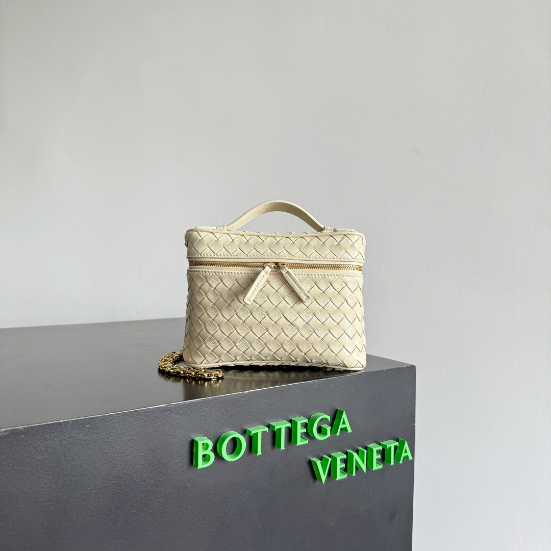 Bottega Veneta 843800 Silver Chain Bag