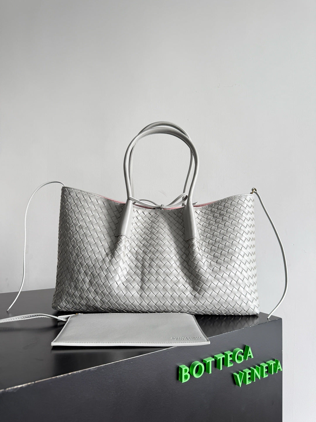Bottega Veneta 817166 Black Designer Handbag Edition 2
