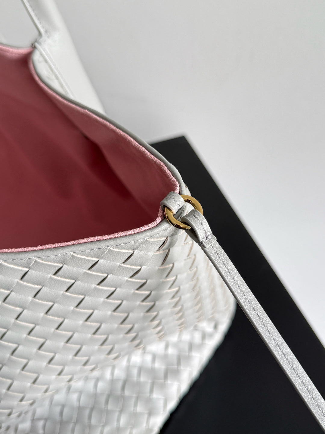 Bottega Veneta 817166 Black Designer Handbag Edition 2 - detail image 5