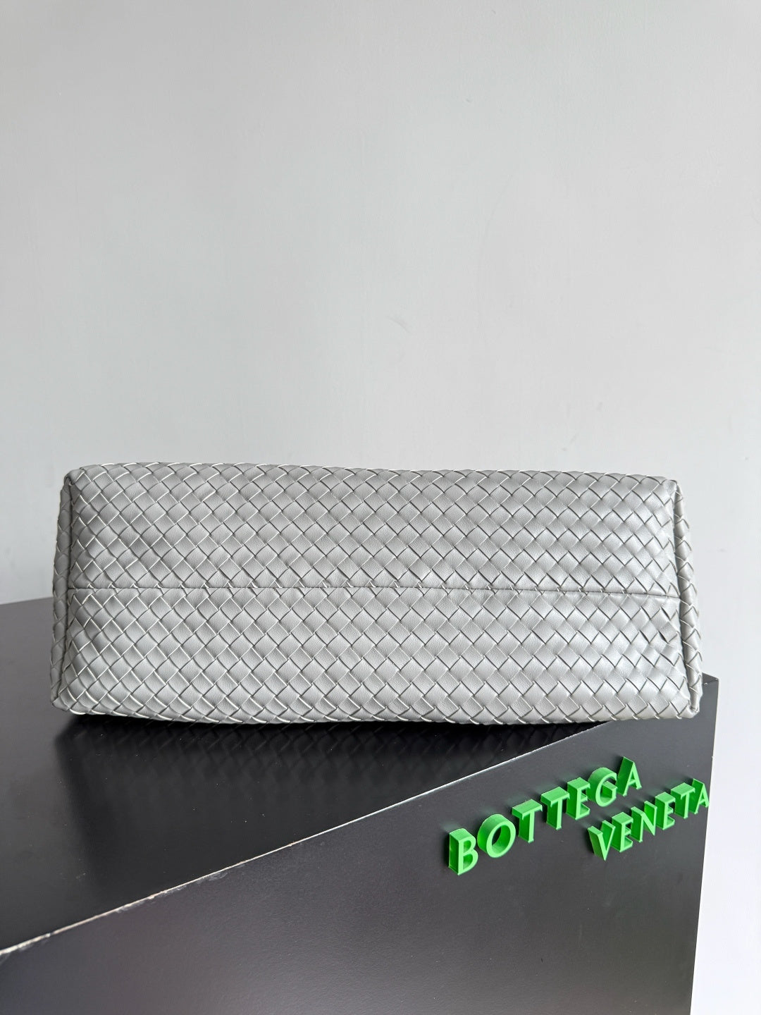Bottega Veneta 817166 Black Designer Handbag Edition 2 - detail image 6