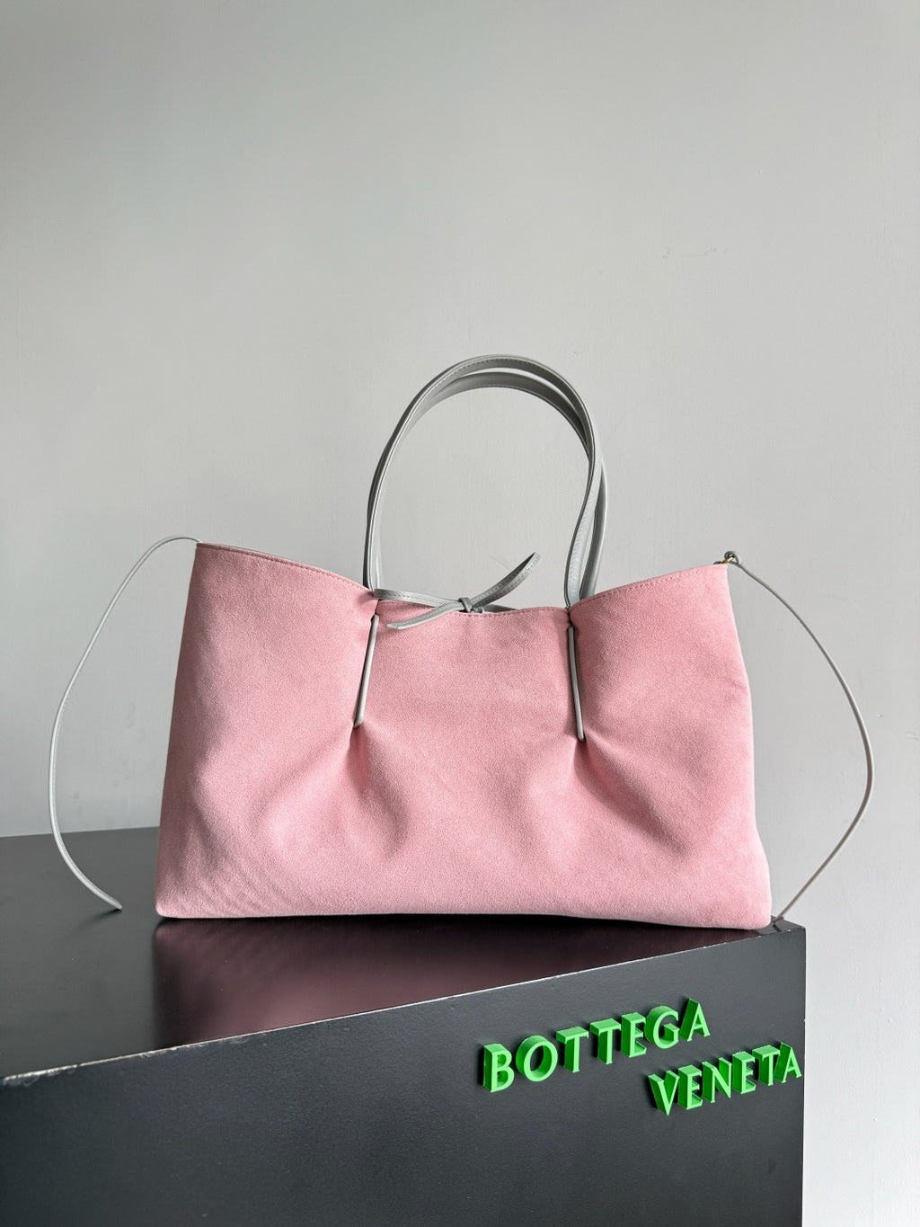 Bottega Veneta 817166 Black Designer Handbag Edition 2 - detail image 7