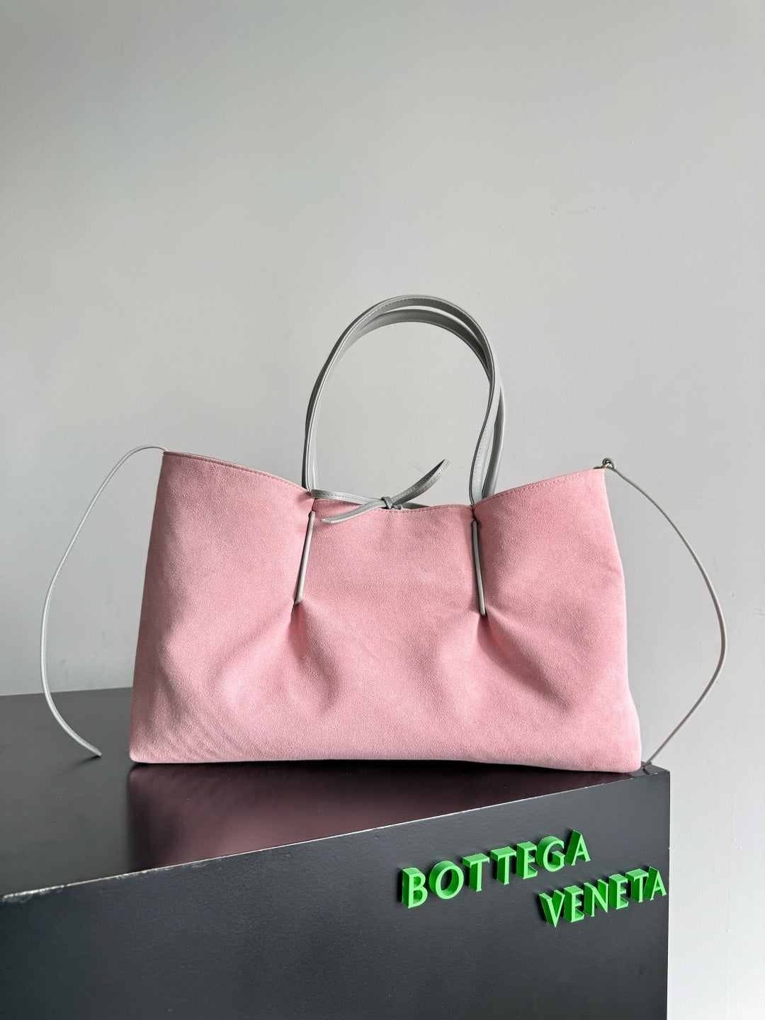 Bottega Veneta 817166 Black Designer Handbag Edition 2 - detail image 7