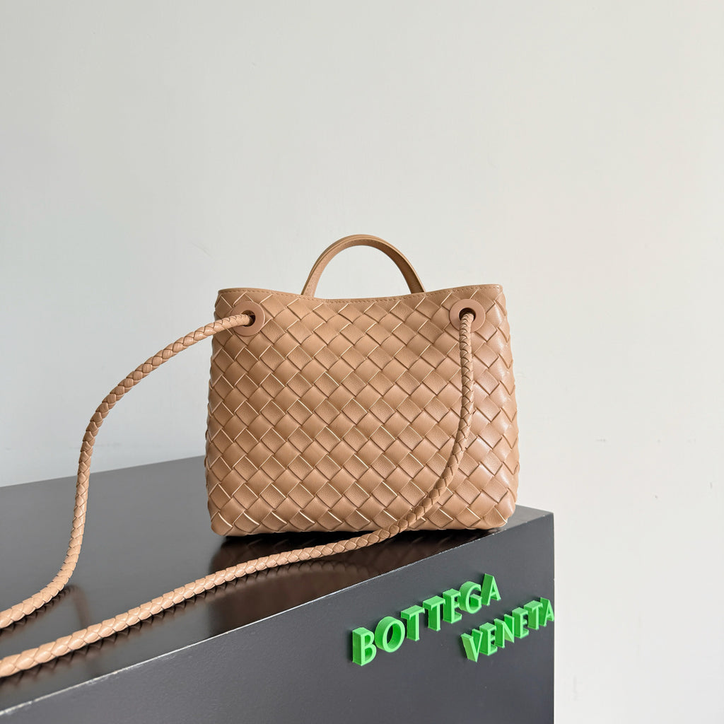 Bottega Veneta 743568 White & Brown Designer Handbag - detail image 2