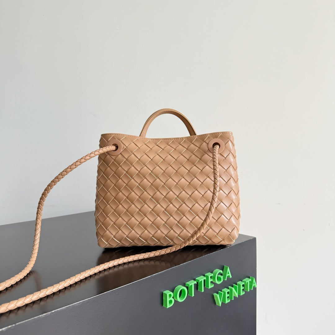 Bottega Veneta 743568 White & Brown Designer Handbag - detail image 2