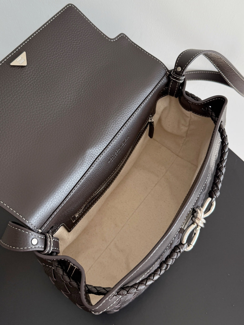 Bottega Veneta 815781 Black Designer Handbag - detail image 9