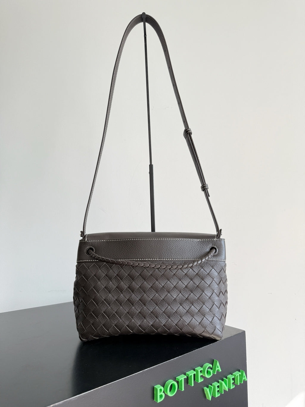 Bottega Veneta 815781 Black Designer Handbag - detail image 2