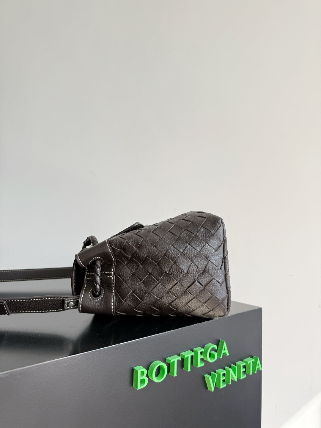 Bottega Veneta 815781 Black Designer Handbag - detail image 3