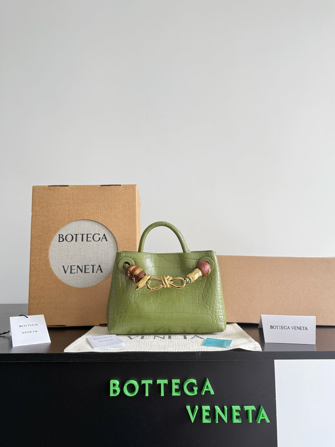 Bottega Veneta Black Designer Handbag Edition 478