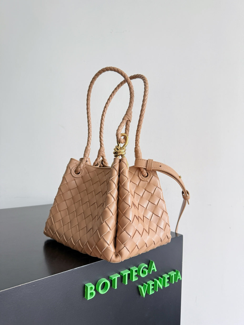 Bottega Veneta 796569 Rose Gold Designer Handbag - detail image 2