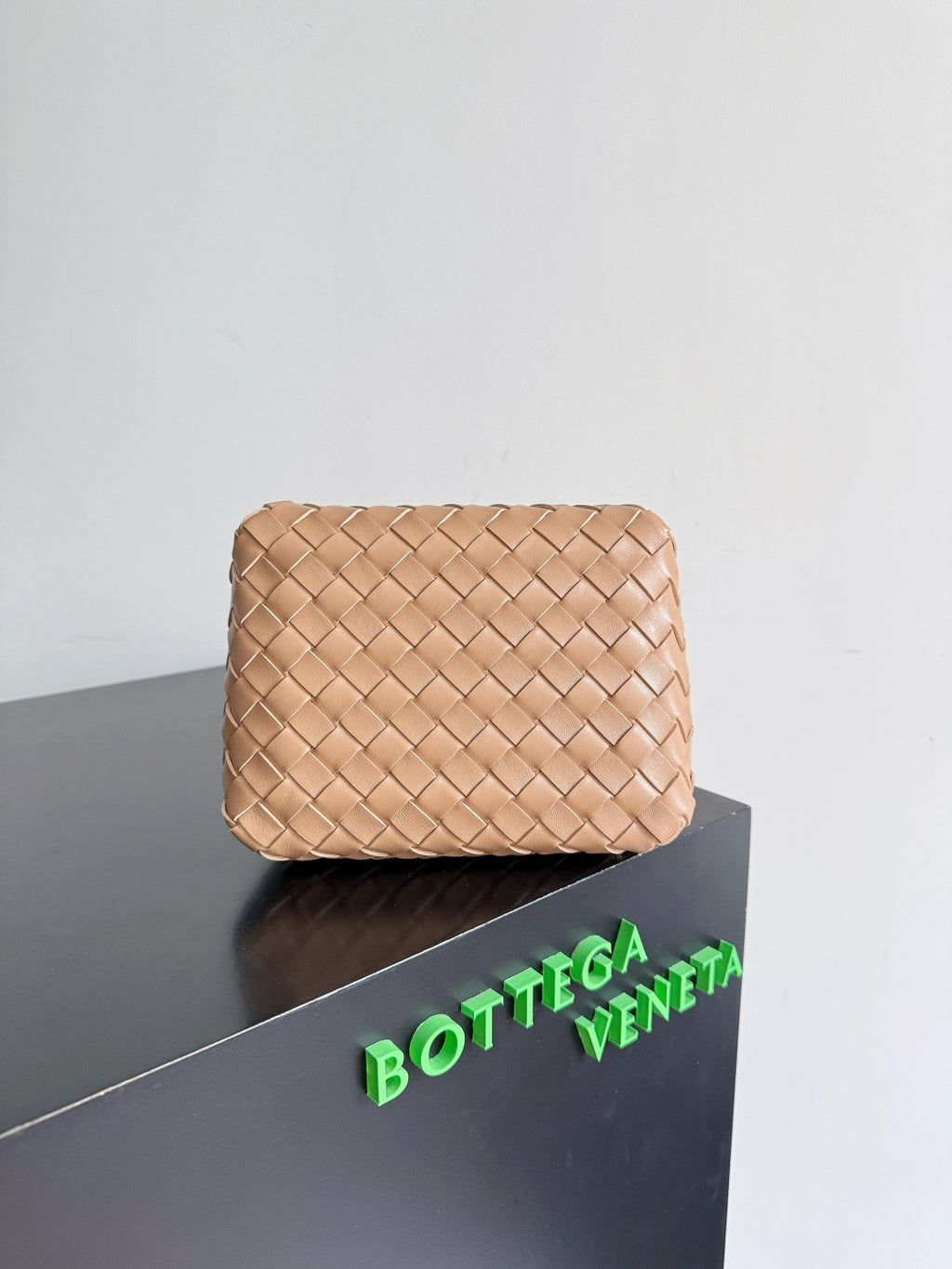 Bottega Veneta 796569 Rose Gold Designer Handbag - detail image 3